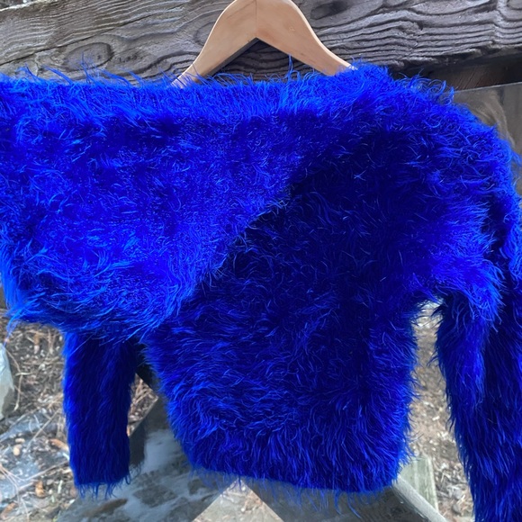 Y2K fuzzy cropped hoodie - Picture 3 of 11